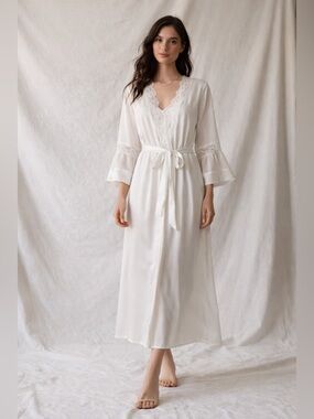 Vintage 70s Henson Kickernick White Lace Robe Bridal Lingerie Petite